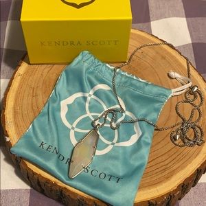 Kendra Scott Beatrice Pendant Necklace ❤️